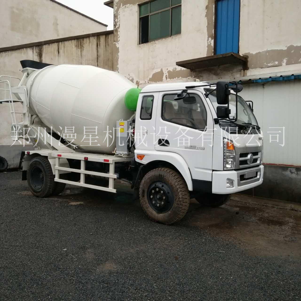 小型搅拌车